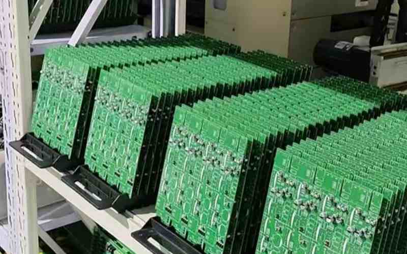 FR4 PCB Assembly Company vs. Local Fabricator: When to Outsource vs. In-House?